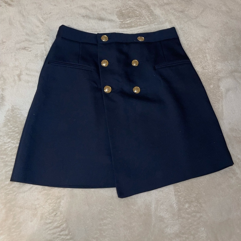 Mini navy blue skirt with gold buttons